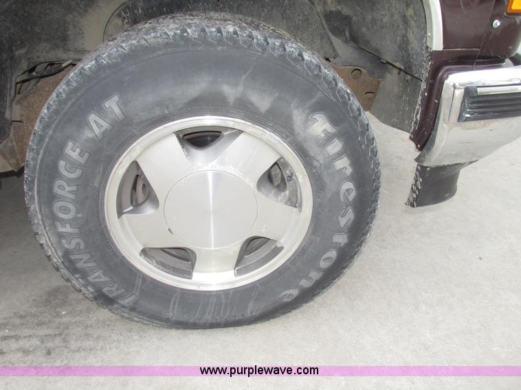 image for item G9840 1997 GMC Suburban 1500 SLT