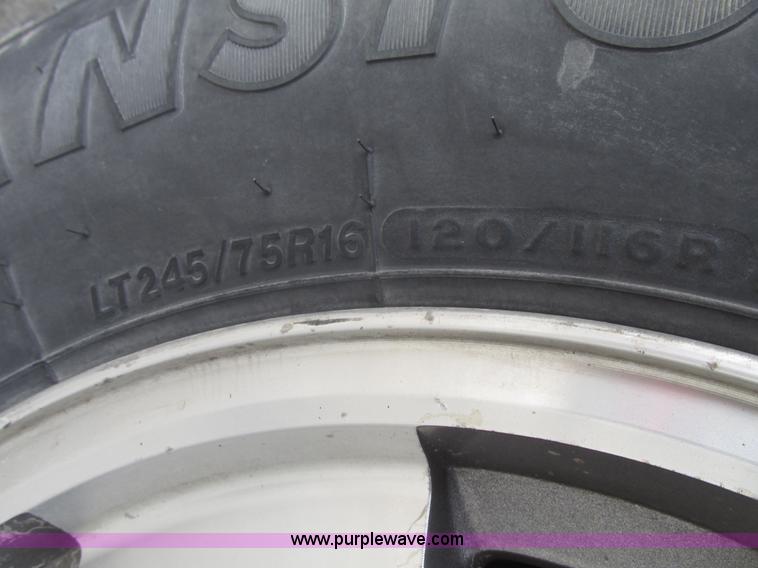 image for item G9840 1997 GMC Suburban 1500 SLT