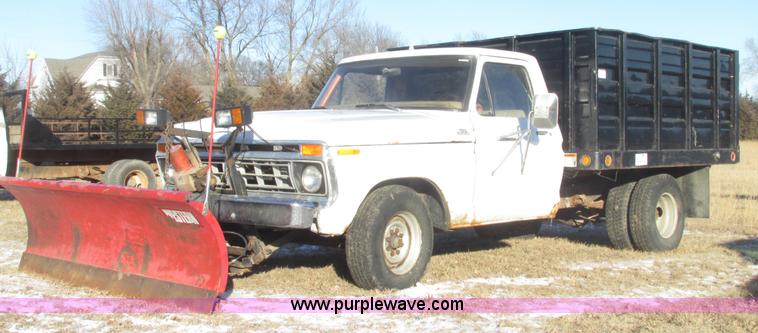 image for item G9846 1977 Ford F350 Custom dump bed truck