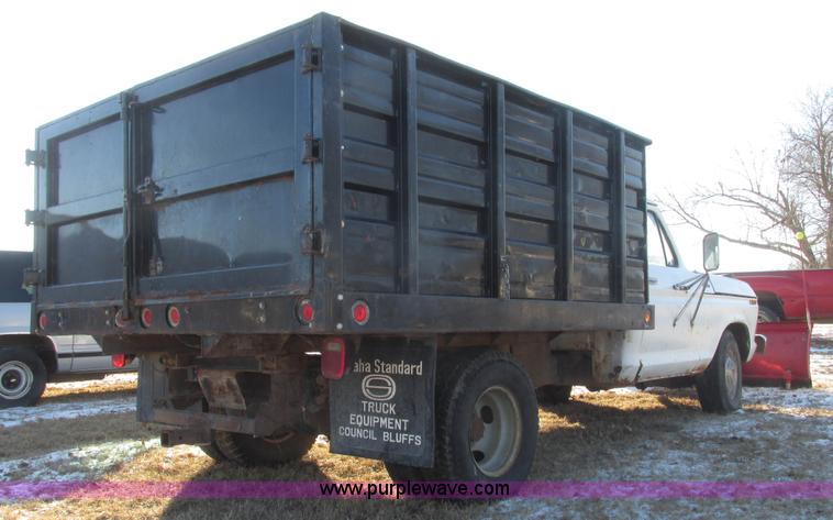 image for item G9846 1977 Ford F350 Custom dump bed truck