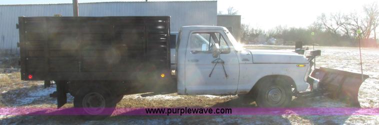 image for item G9846 1977 Ford F350 Custom dump bed truck