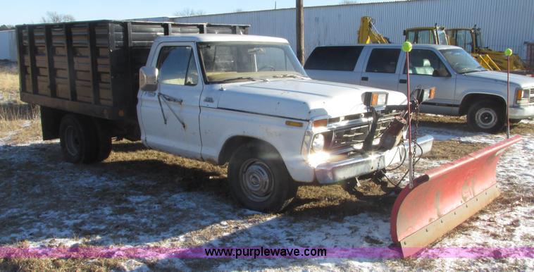 image for item G9846 1977 Ford F350 Custom dump bed truck