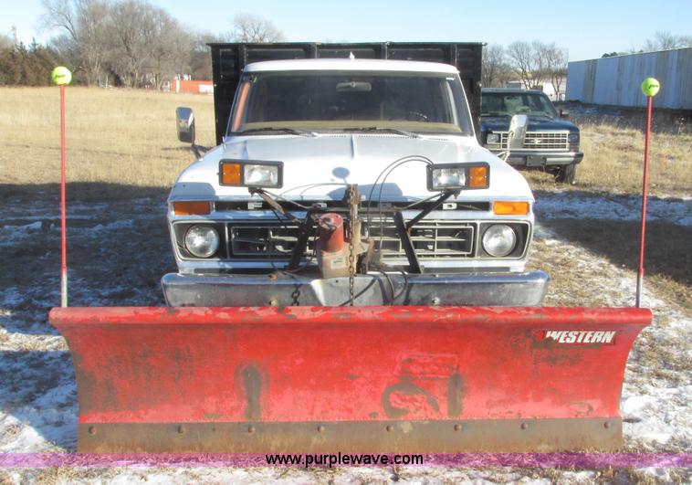 image for item G9846 1977 Ford F350 Custom dump bed truck