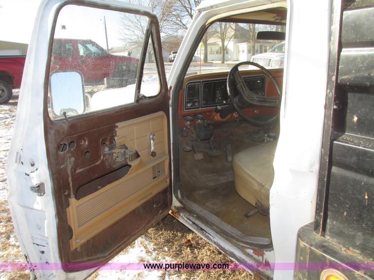 image for item G9846 1977 Ford F350 Custom dump bed truck