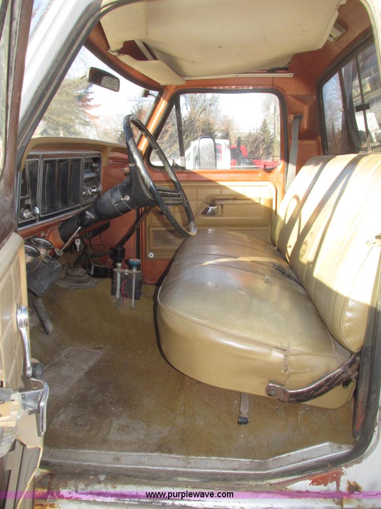 image for item G9846 1977 Ford F350 Custom dump bed truck