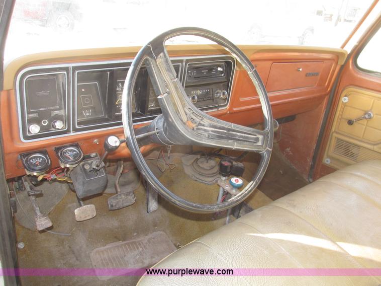 image for item G9846 1977 Ford F350 Custom dump bed truck