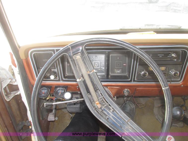 image for item G9846 1977 Ford F350 Custom dump bed truck