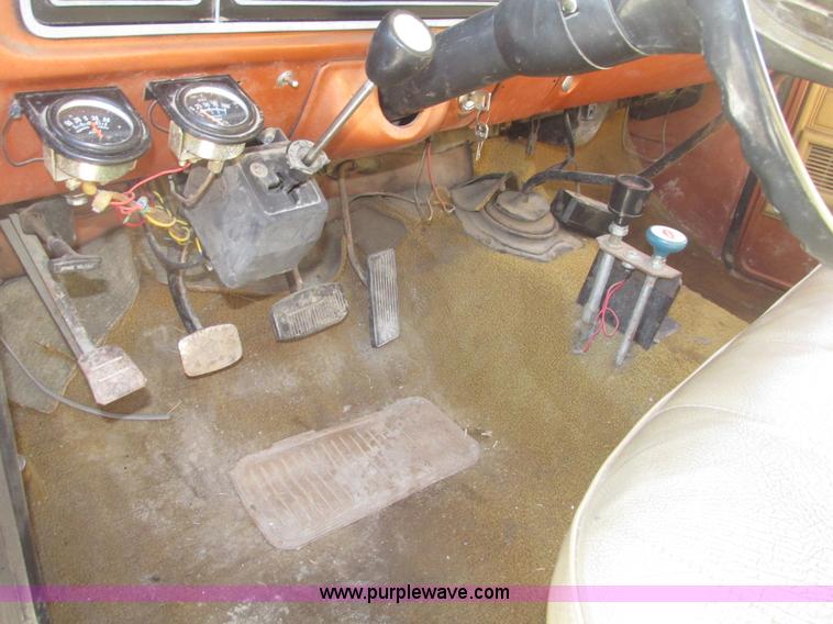 image for item G9846 1977 Ford F350 Custom dump bed truck