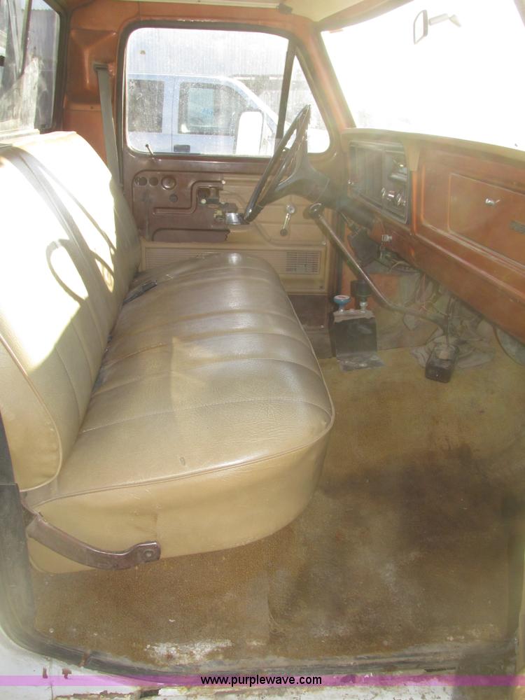 image for item G9846 1977 Ford F350 Custom dump bed truck