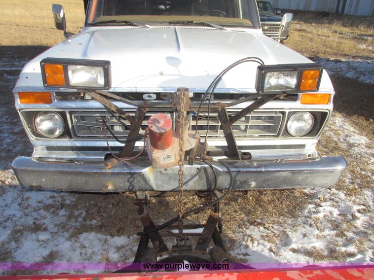 image for item G9846 1977 Ford F350 Custom dump bed truck