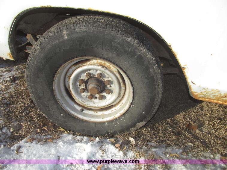 image for item G9846 1977 Ford F350 Custom dump bed truck