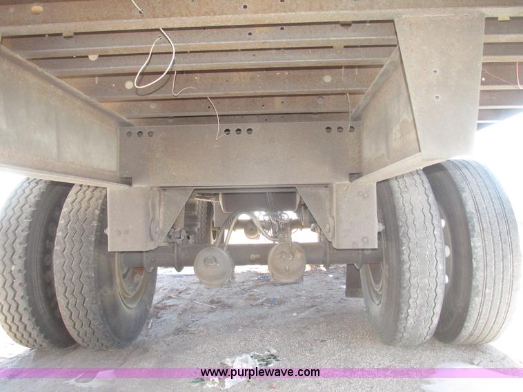 image for item G9847 2000 Utility VS2R 48' reefer trailer