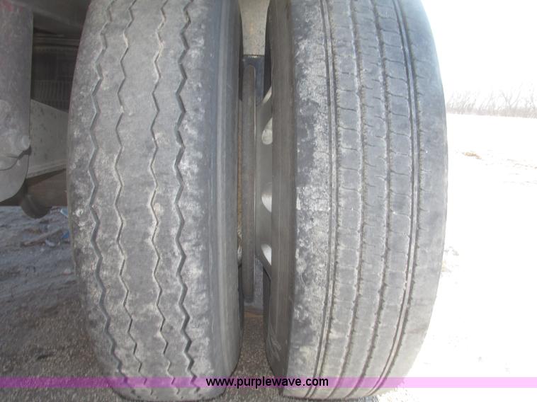 image for item G9847 2000 Utility VS2R 48' reefer trailer