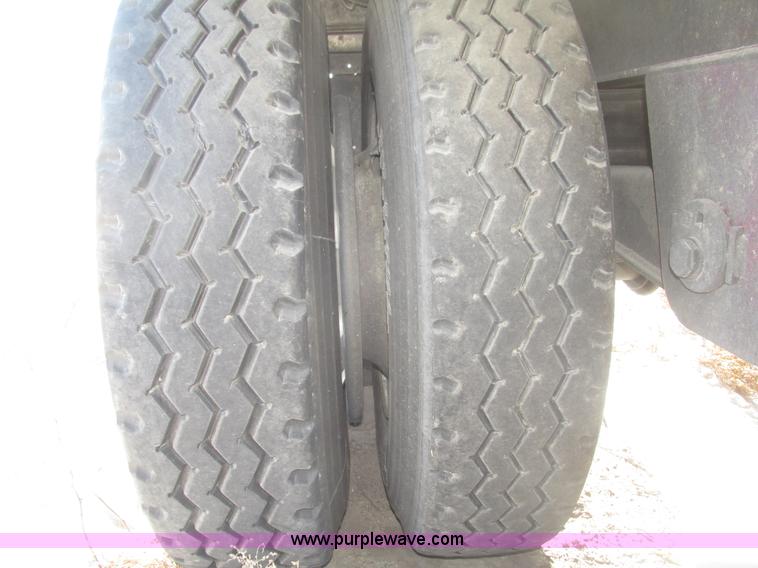 image for item G9847 2000 Utility VS2R 48' reefer trailer