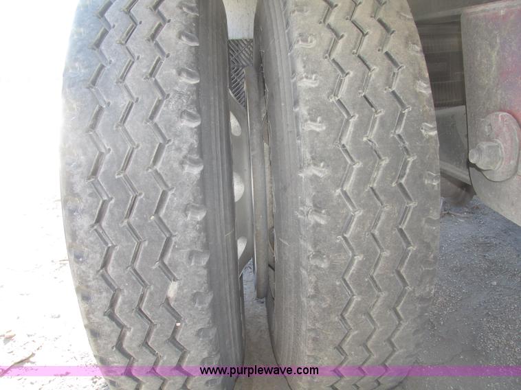 image for item G9847 2000 Utility VS2R 48' reefer trailer