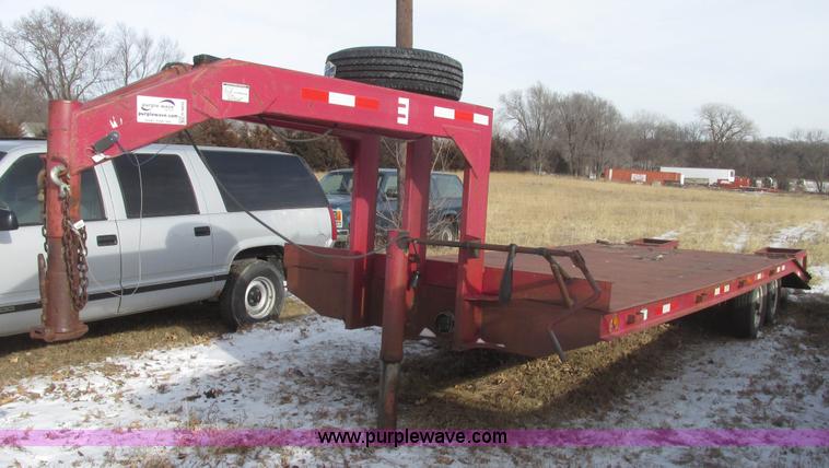 image for item G9850 1976 Schuster 24' gooseneck trailer