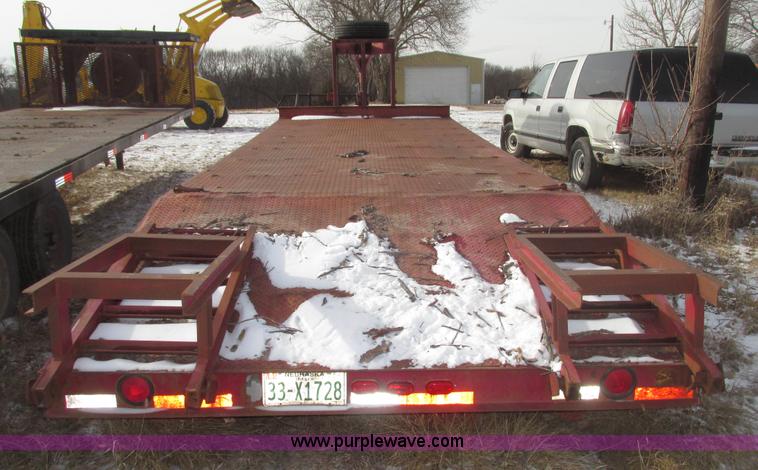 image for item G9850 1976 Schuster 24' gooseneck trailer