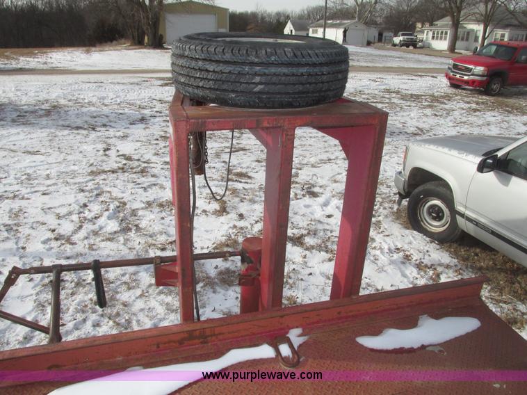image for item G9850 1976 Schuster 24' gooseneck trailer