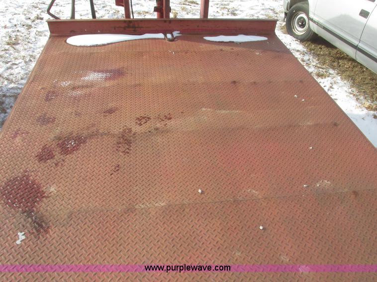 image for item G9850 1976 Schuster 24' gooseneck trailer