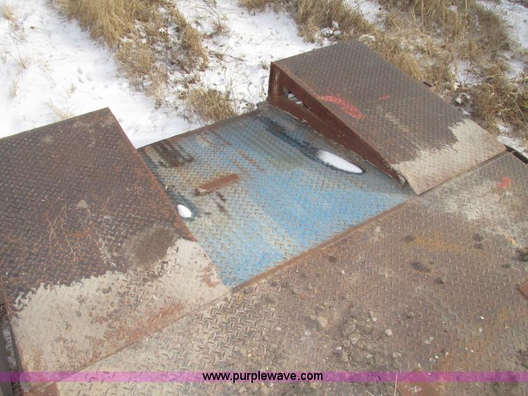 image for item G9851 2002 shop built 30' gooseneck trailer