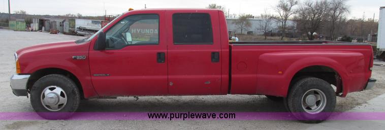 image for item G9887 2001 Ford F350 Super Duty XLT Crew Cab pickup truck