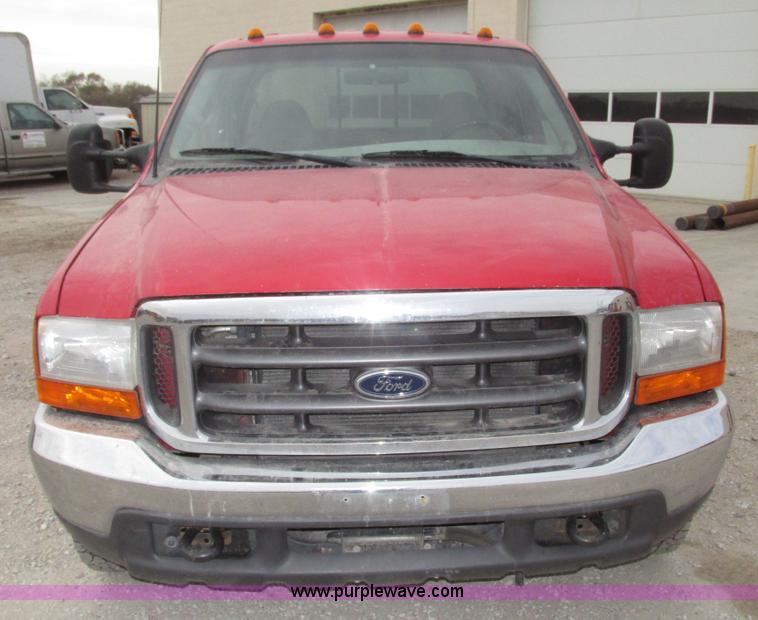 image for item G9887 2001 Ford F350 Super Duty XLT Crew Cab pickup truck