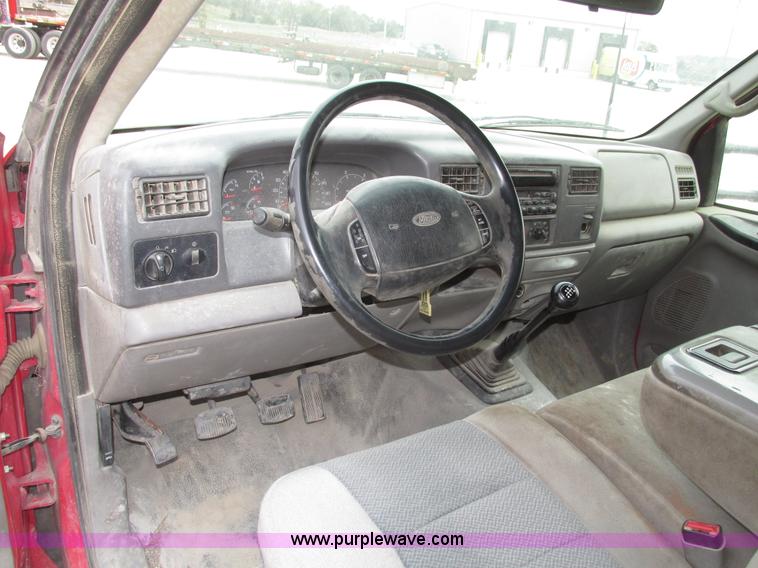 image for item G9887 2001 Ford F350 Super Duty XLT Crew Cab pickup truck