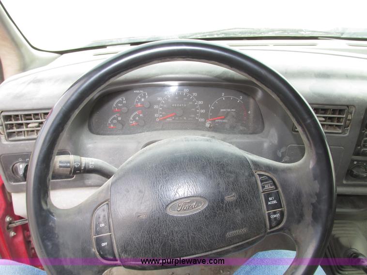 image for item G9887 2001 Ford F350 Super Duty XLT Crew Cab pickup truck