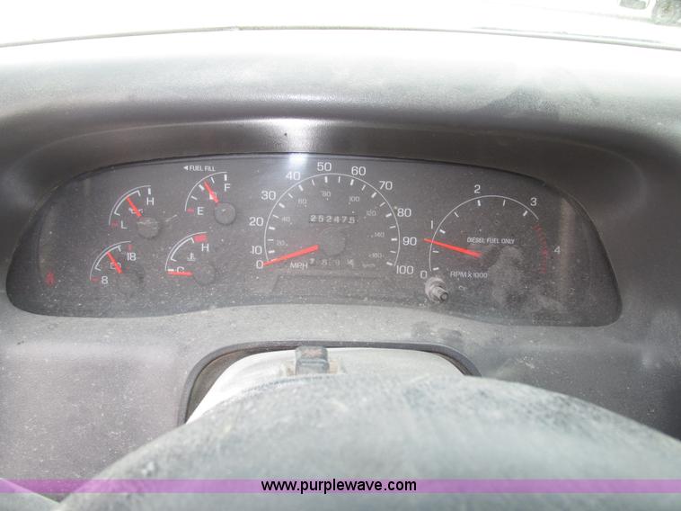 image for item G9887 2001 Ford F350 Super Duty XLT Crew Cab pickup truck