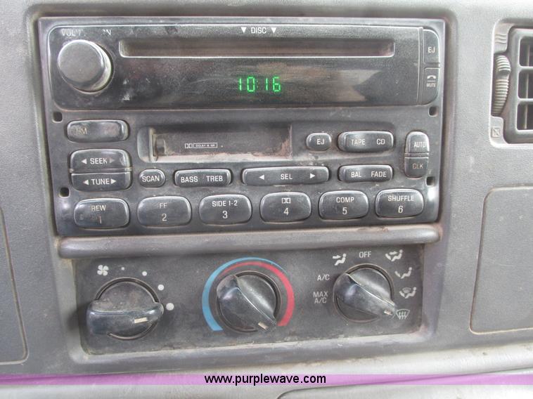 image for item G9887 2001 Ford F350 Super Duty XLT Crew Cab pickup truck