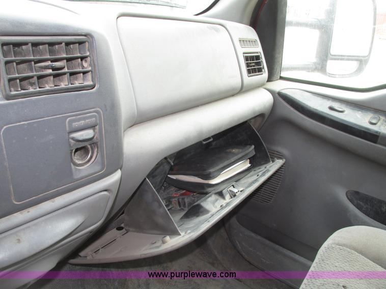 image for item G9887 2001 Ford F350 Super Duty XLT Crew Cab pickup truck