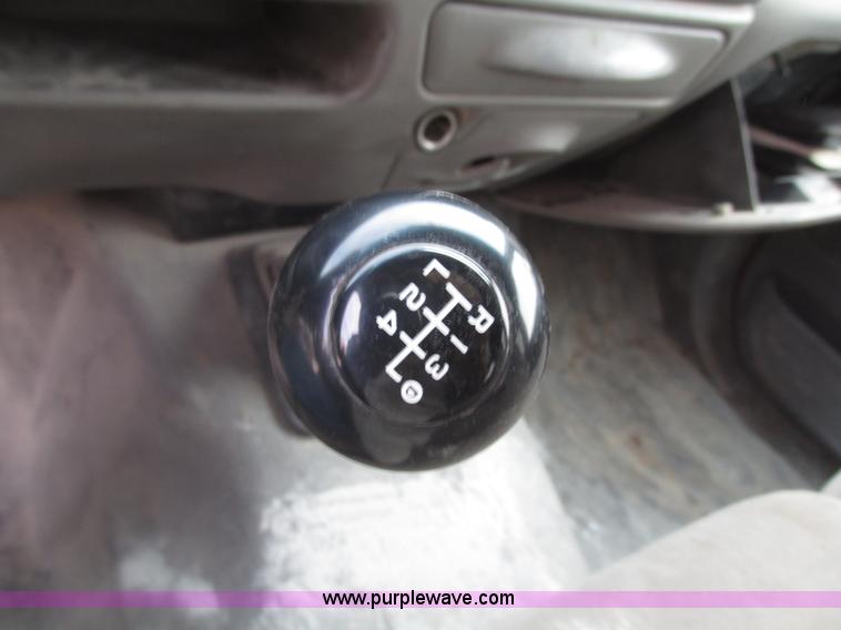 image for item G9887 2001 Ford F350 Super Duty XLT Crew Cab pickup truck