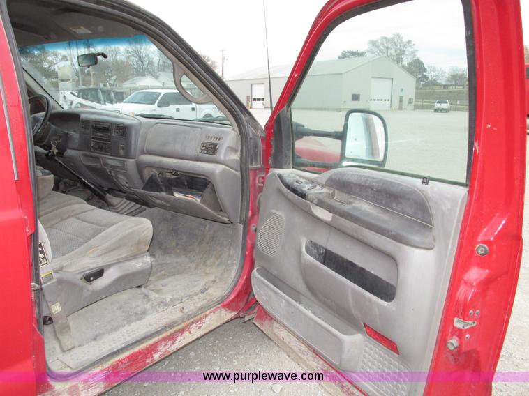 image for item G9887 2001 Ford F350 Super Duty XLT Crew Cab pickup truck