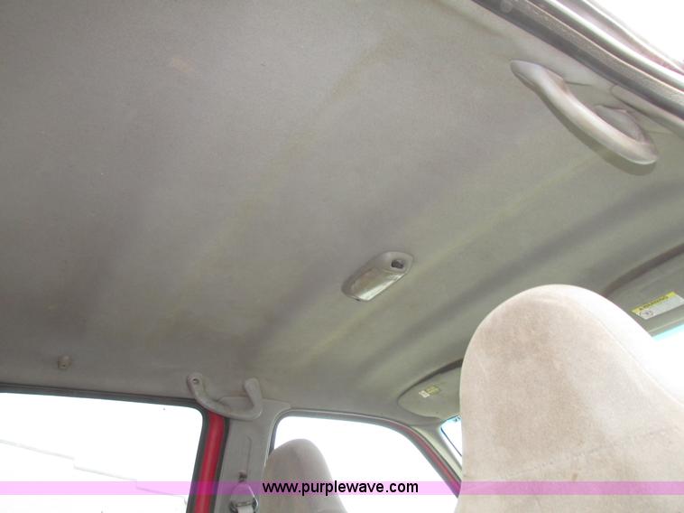 image for item G9887 2001 Ford F350 Super Duty XLT Crew Cab pickup truck