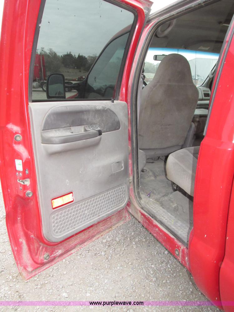 image for item G9887 2001 Ford F350 Super Duty XLT Crew Cab pickup truck