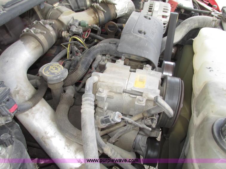 image for item G9887 2001 Ford F350 Super Duty XLT Crew Cab pickup truck