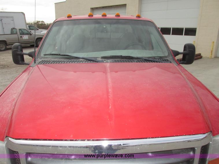 image for item G9887 2001 Ford F350 Super Duty XLT Crew Cab pickup truck