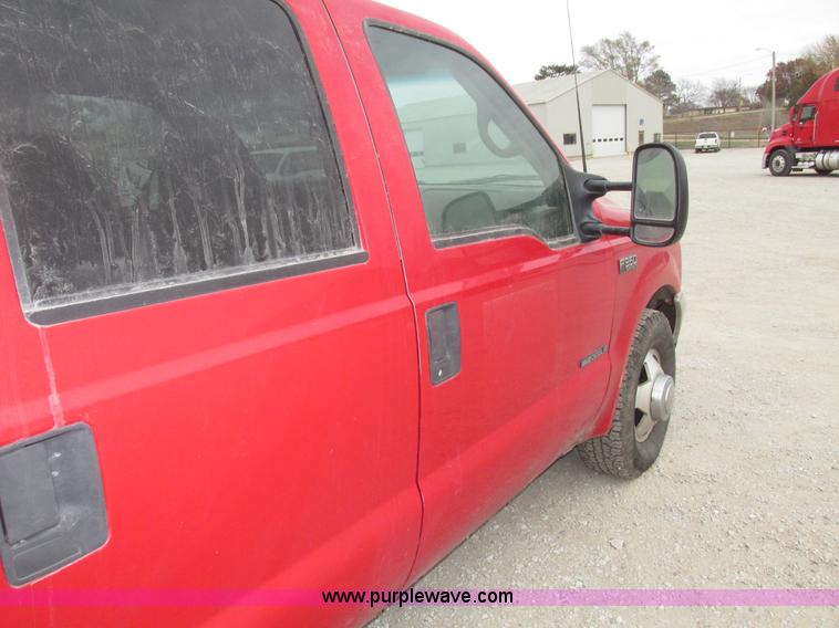 image for item G9887 2001 Ford F350 Super Duty XLT Crew Cab pickup truck