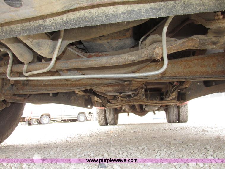 image for item G9887 2001 Ford F350 Super Duty XLT Crew Cab pickup truck