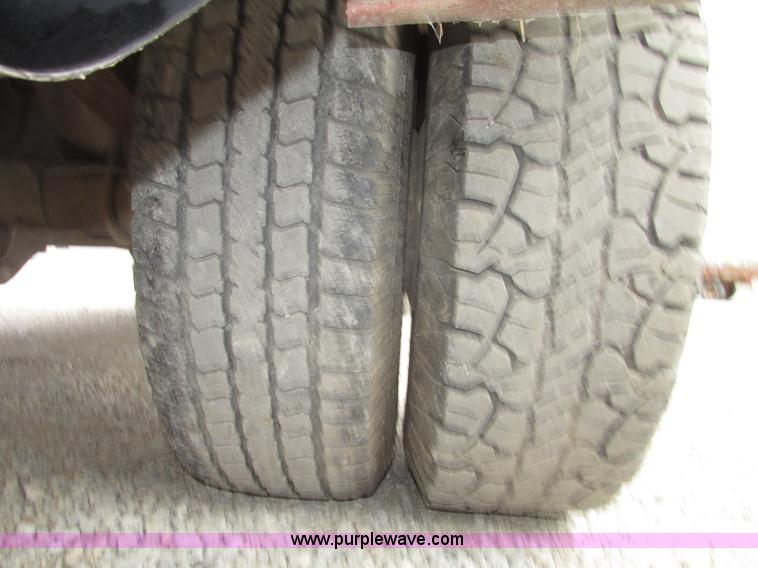 image for item G9887 2001 Ford F350 Super Duty XLT Crew Cab pickup truck