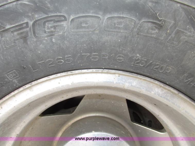 image for item G9887 2001 Ford F350 Super Duty XLT Crew Cab pickup truck