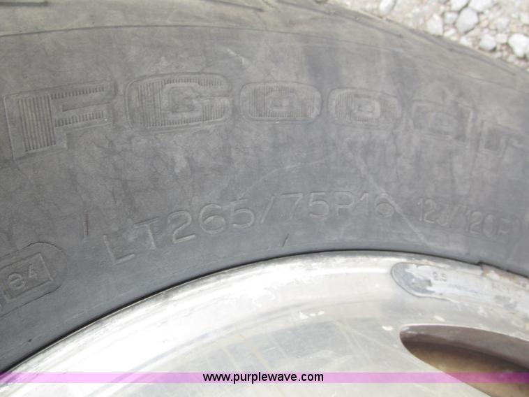 image for item G9887 2001 Ford F350 Super Duty XLT Crew Cab pickup truck