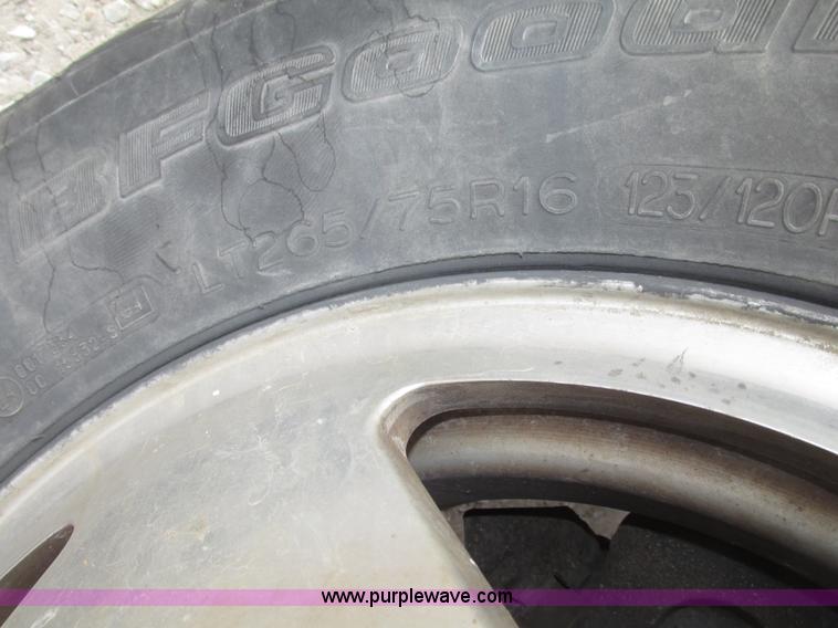 image for item G9887 2001 Ford F350 Super Duty XLT Crew Cab pickup truck