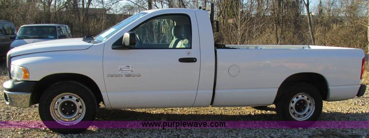 image for item H7620 2004 Dodge Ram 1500 pickup truck