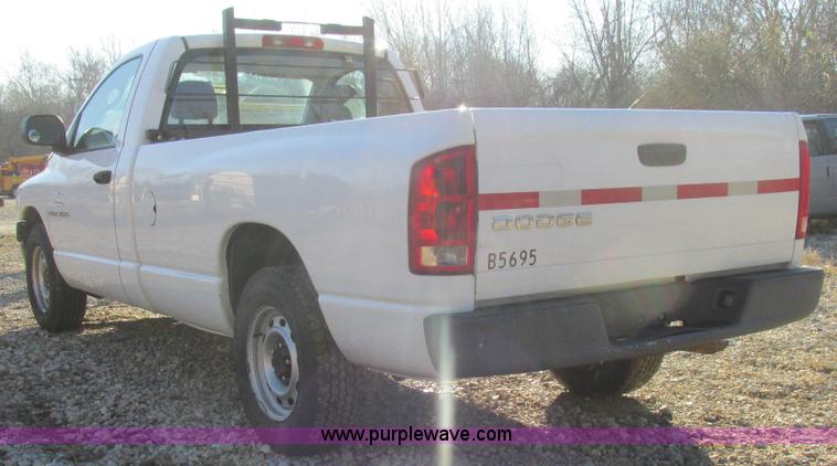image for item H7620 2004 Dodge Ram 1500 pickup truck