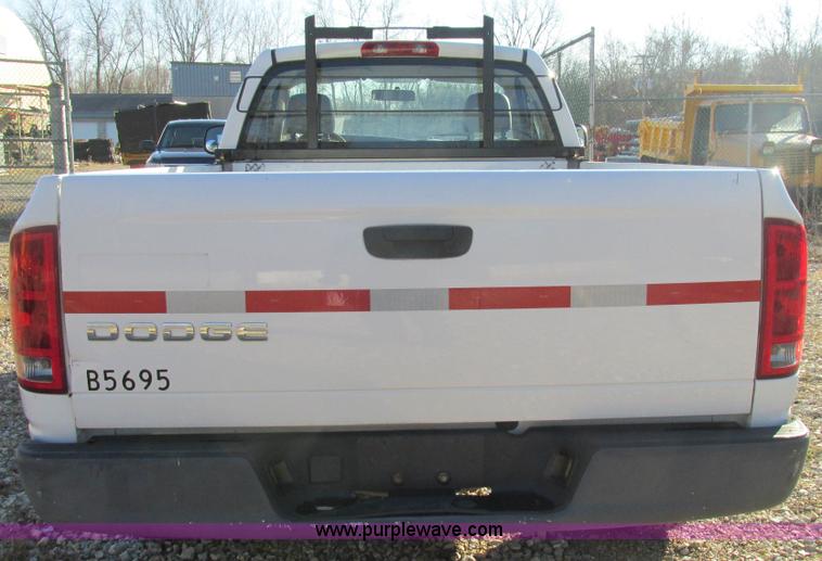 image for item H7620 2004 Dodge Ram 1500 pickup truck