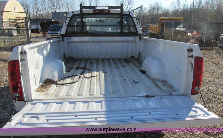 image for item H7620 2004 Dodge Ram 1500 pickup truck