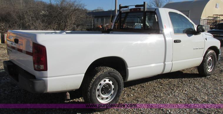 image for item H7620 2004 Dodge Ram 1500 pickup truck