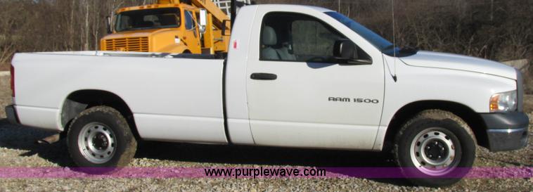 image for item H7620 2004 Dodge Ram 1500 pickup truck