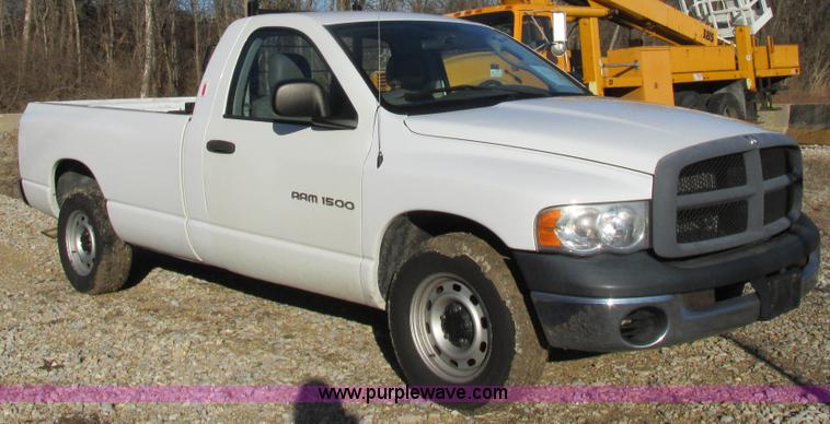 image for item H7620 2004 Dodge Ram 1500 pickup truck